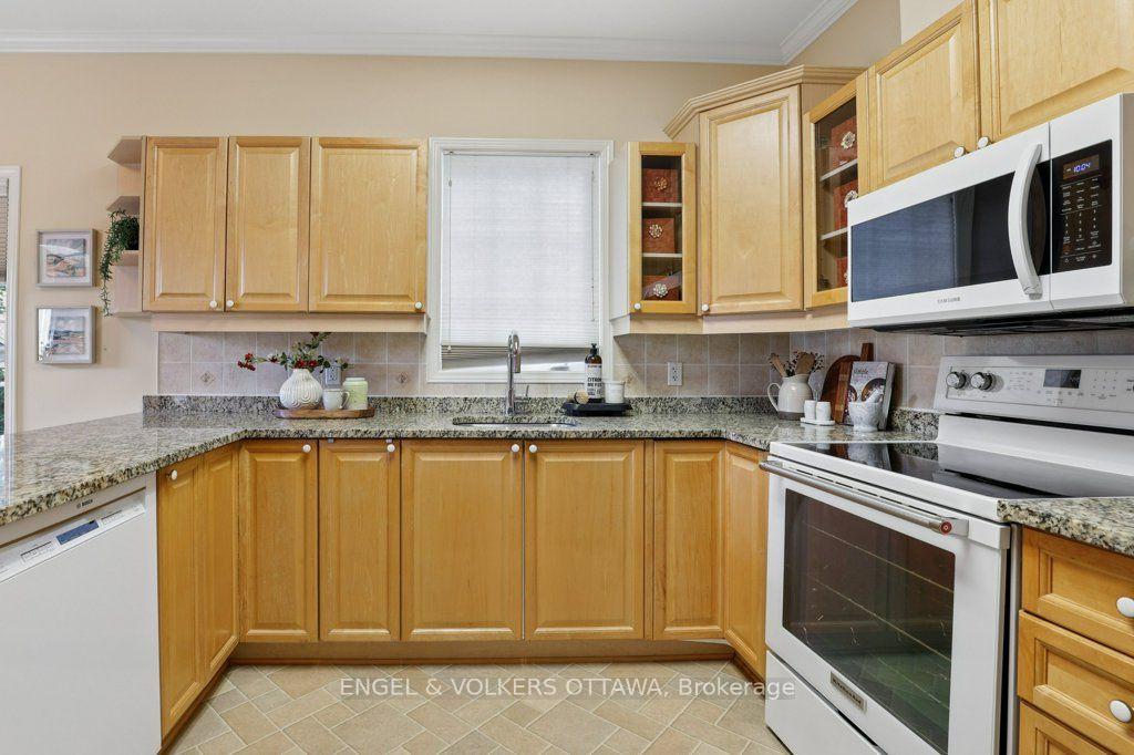 Photo 15 of 5 Goldora Private, Ottawa, Kanata - Kanata Lakes/Heritage Hills — HOMEH