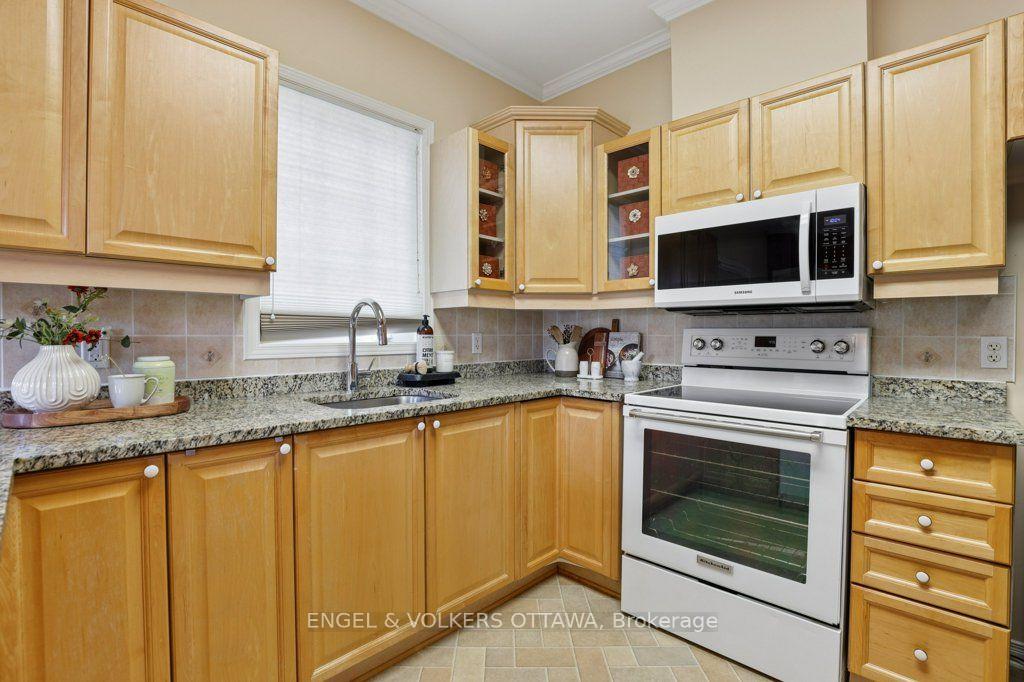 Photo 16 of 5 Goldora Private, Ottawa, Kanata - Kanata Lakes/Heritage Hills — HOMEH