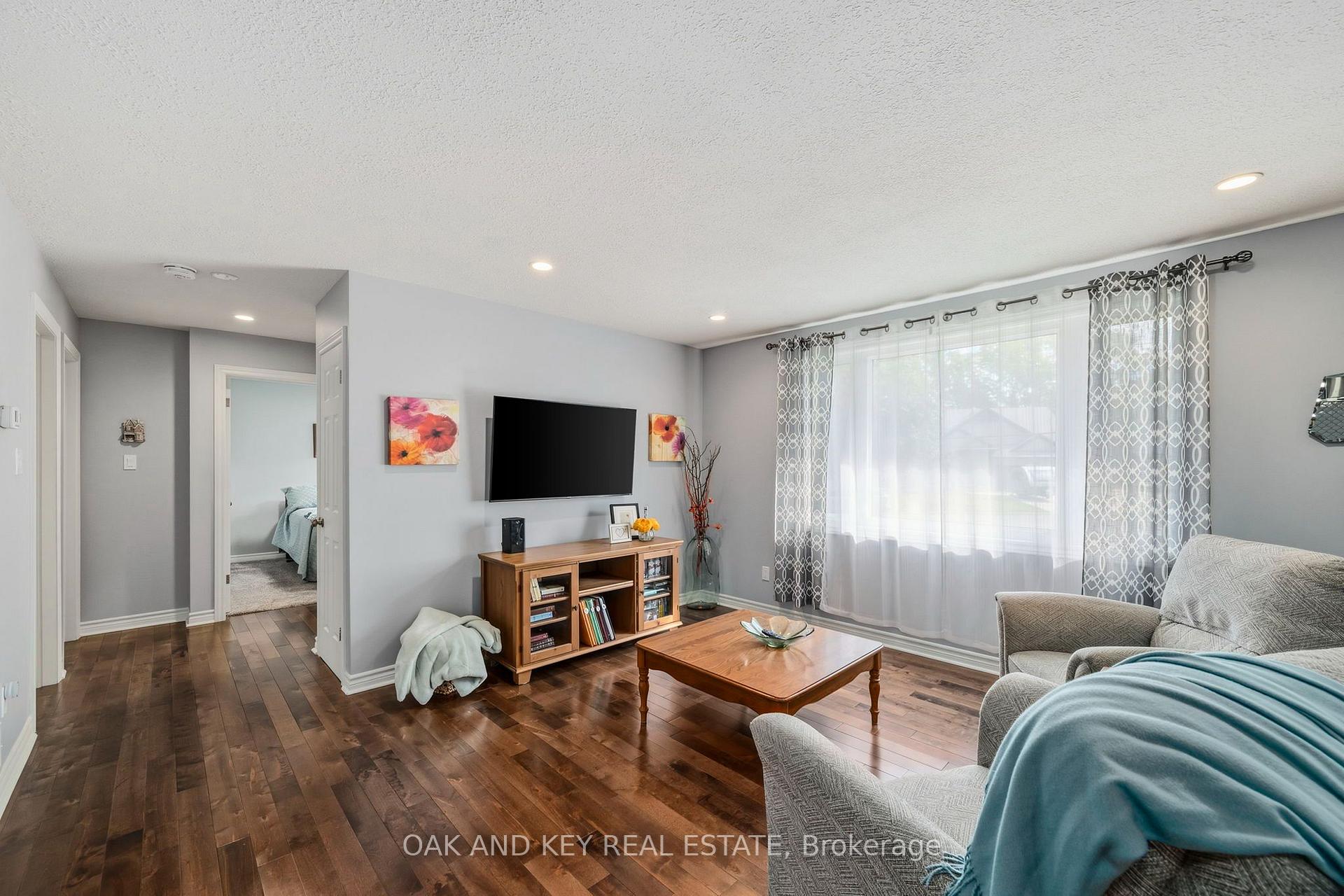 Photo 7 of 102 Crescent Avenue, Central Elgin, Lynhurst — HOMEH