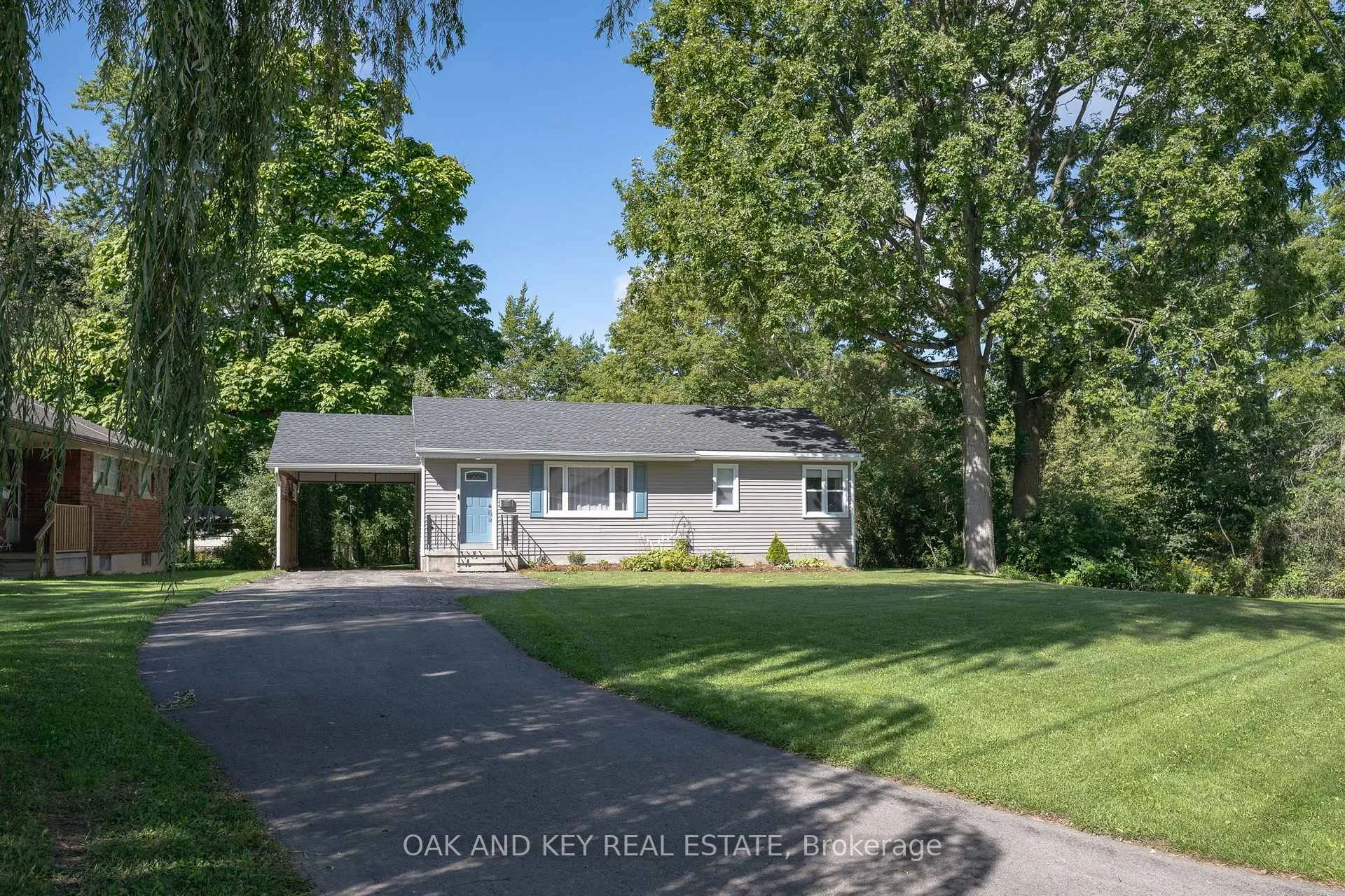 Photo 2 of 102 Crescent Avenue, Central Elgin, Lynhurst — HOMEH