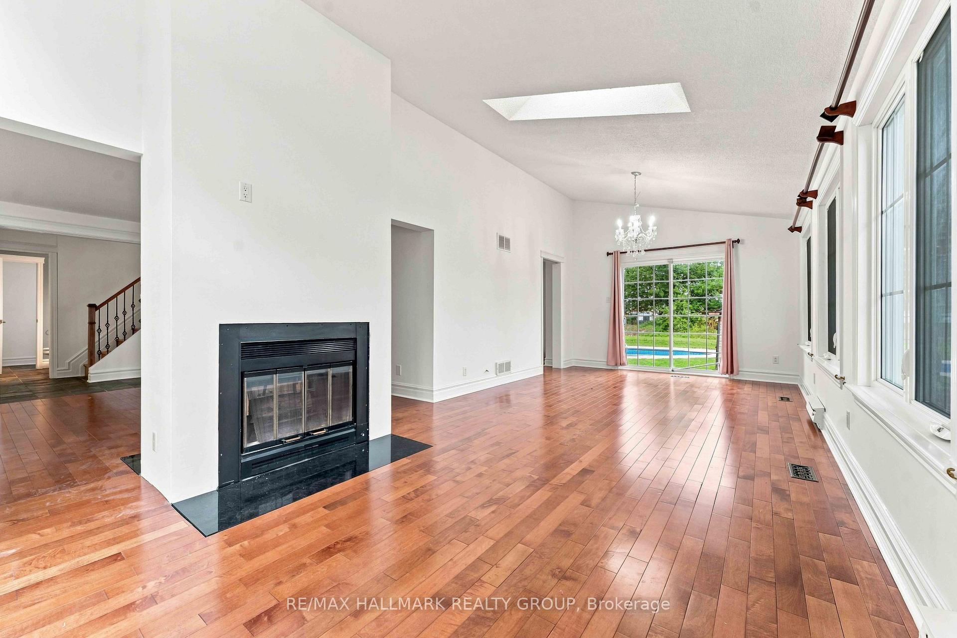 Photo 6 of 475 Duvernay Drive, Ottawa, Queenswood Heights South — HOMEH