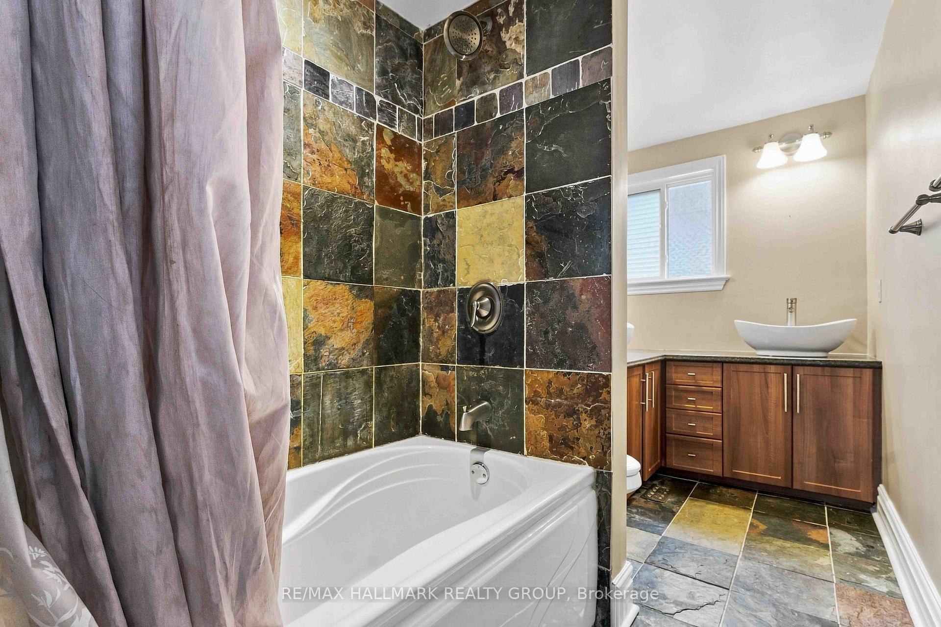 Photo 21 of 475 Duvernay Drive, Ottawa, Queenswood Heights South — HOMEH