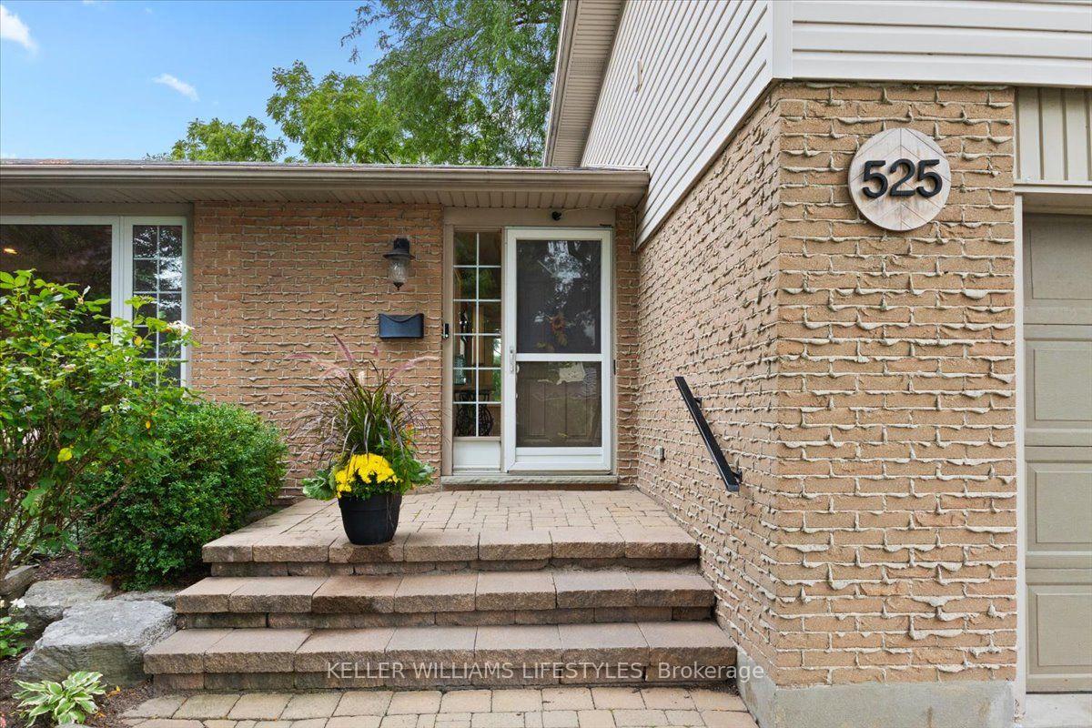 Photo 4 of 525 Forest Edge Road, London, South N — HOMEH