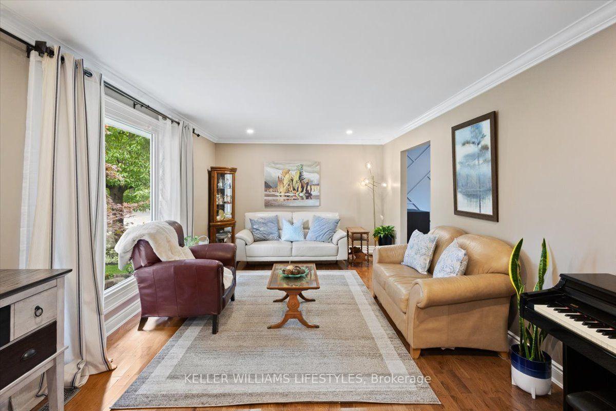 Photo 7 of 525 Forest Edge Road, London, South N — HOMEH