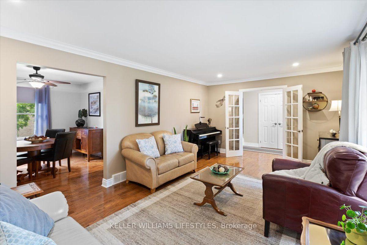 Photo 9 of 525 Forest Edge Road, London, South N — HOMEH