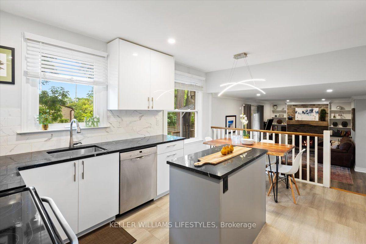 Photo 14 of 525 Forest Edge Road, London, South N — HOMEH