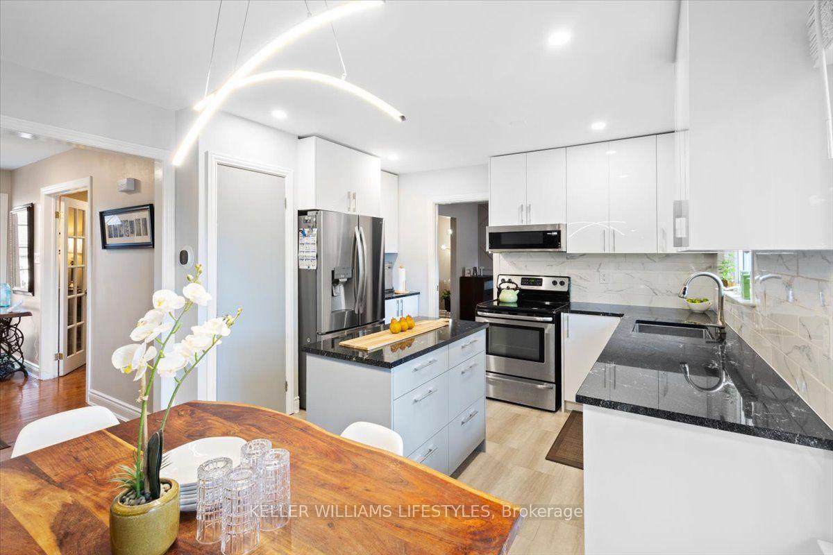 Photo 15 of 525 Forest Edge Road, London, South N — HOMEH