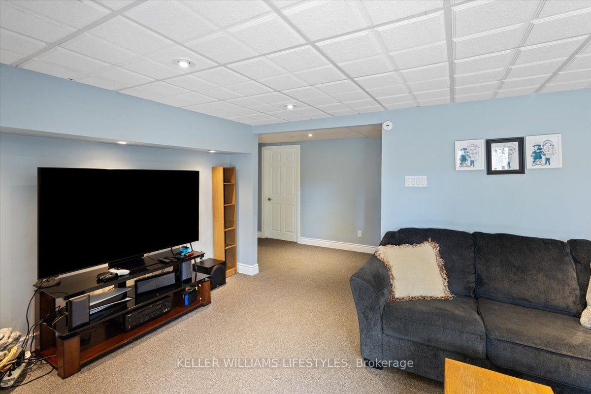 Photo 37 of 525 Forest Edge Road, London, South N — HOMEH