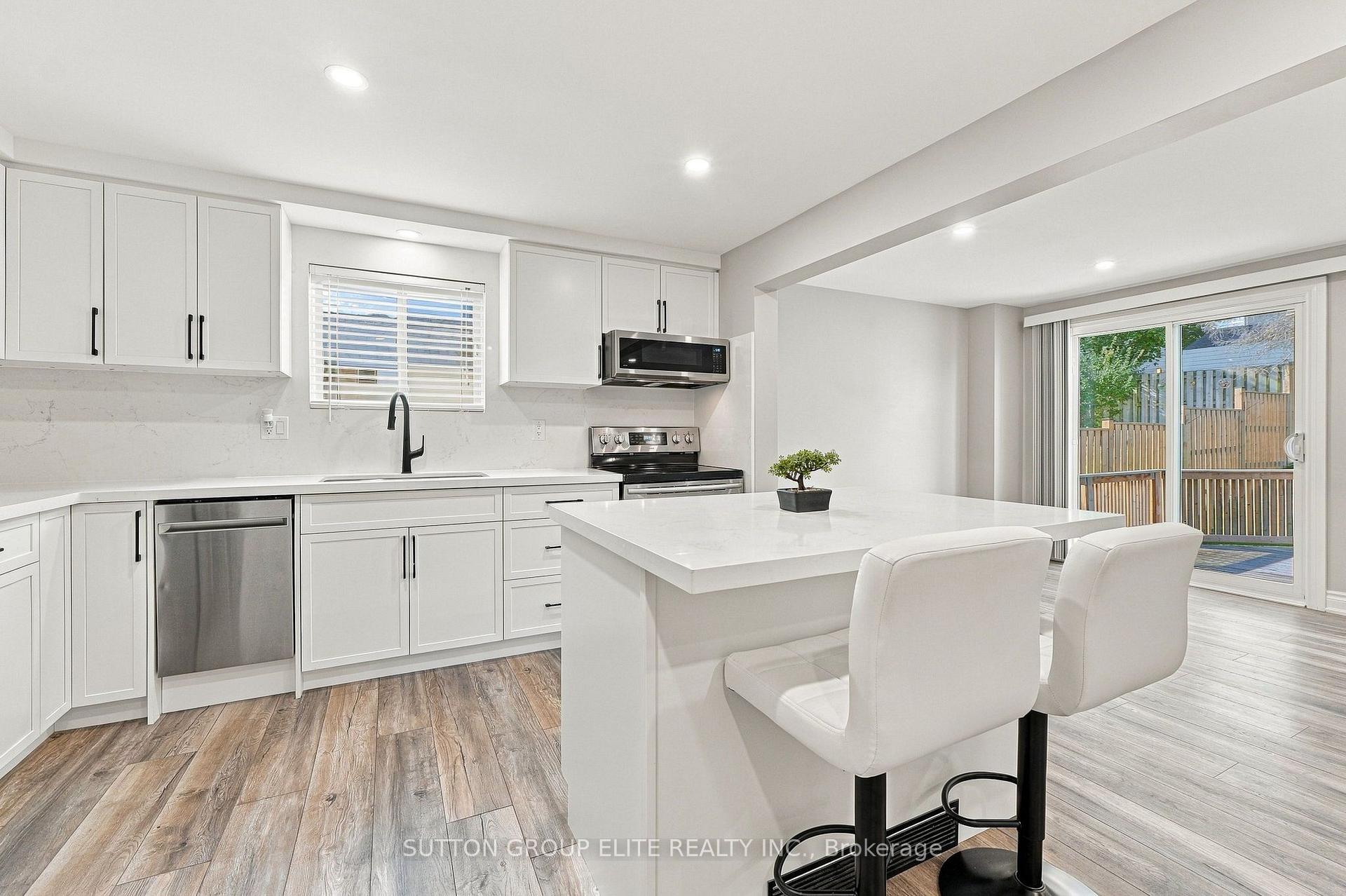 Photo 7 of 446 Misty Crescent, Kitchener, Grand River North — HOMEH