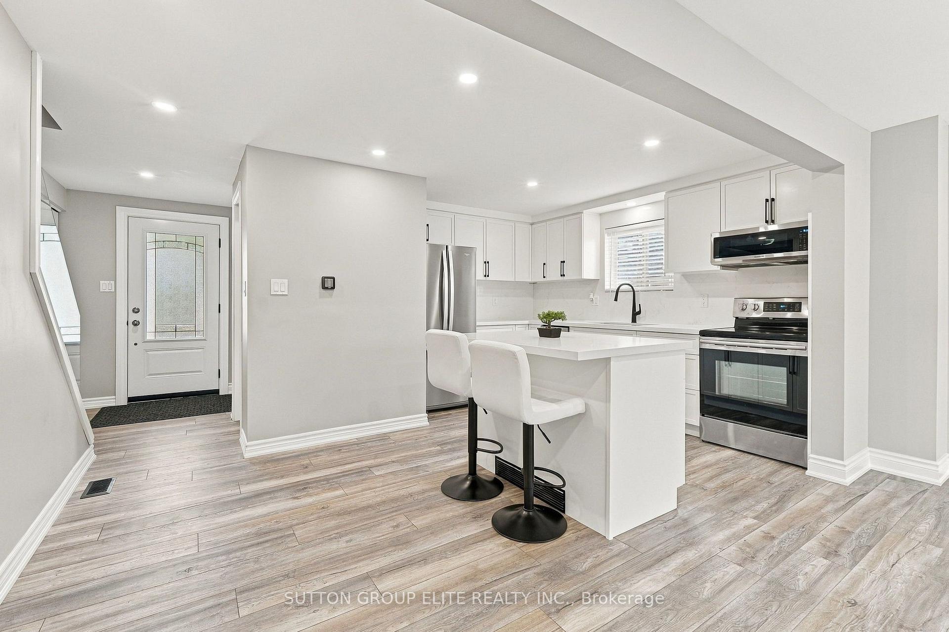 Photo 9 of 446 Misty Crescent, Kitchener, Grand River North — HOMEH