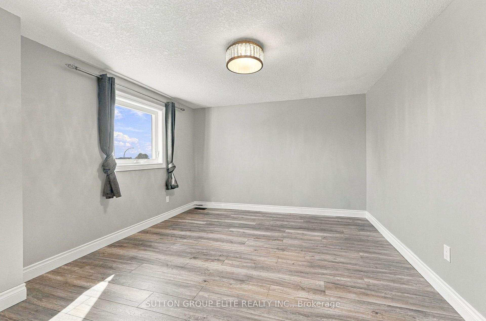 Photo 25 of 446 Misty Crescent, Kitchener, Grand River North — HOMEH