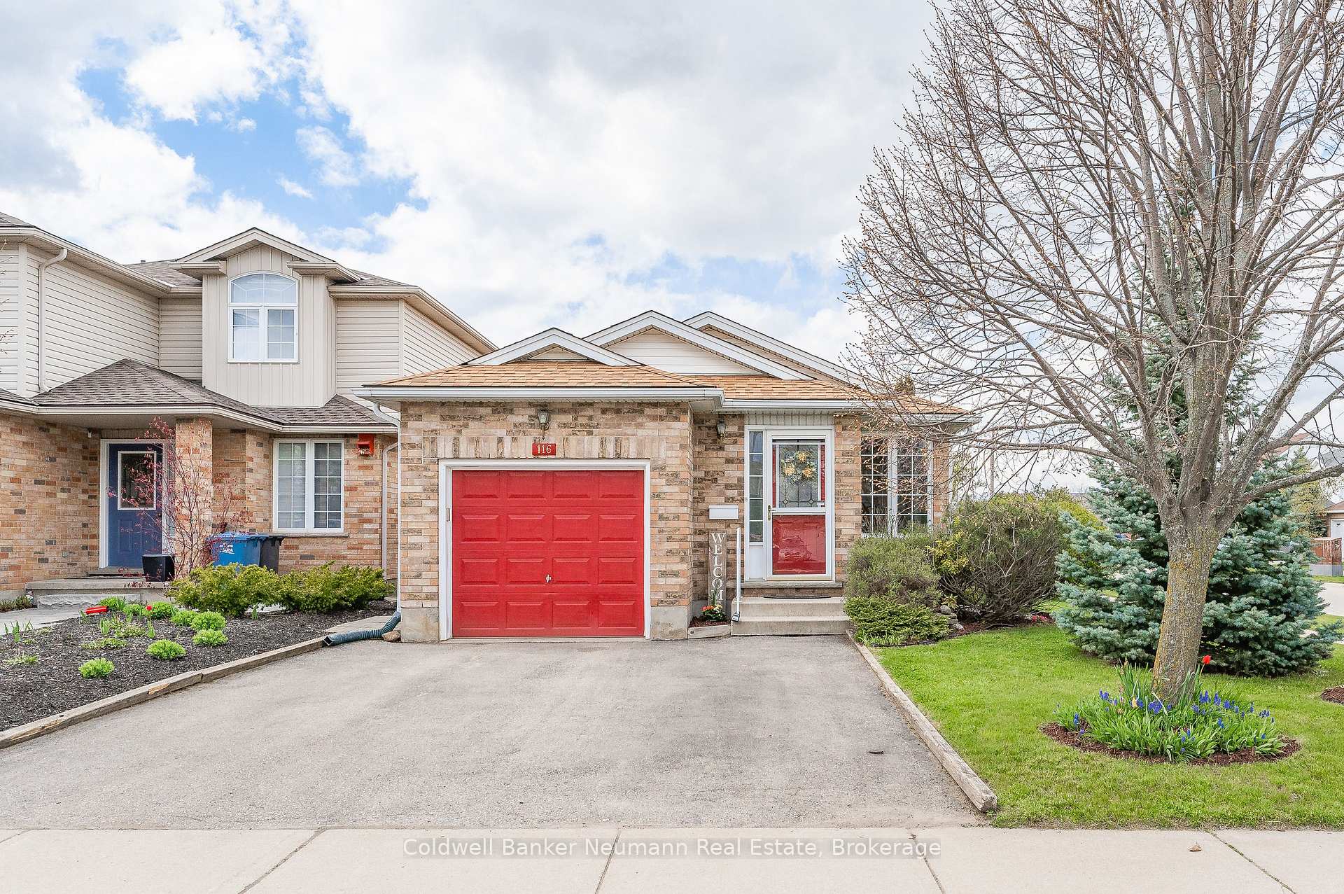 Photo 2 of 116 Doyle Drive, Guelph, Clairfields/Hanlon Business Park — HOMEH
