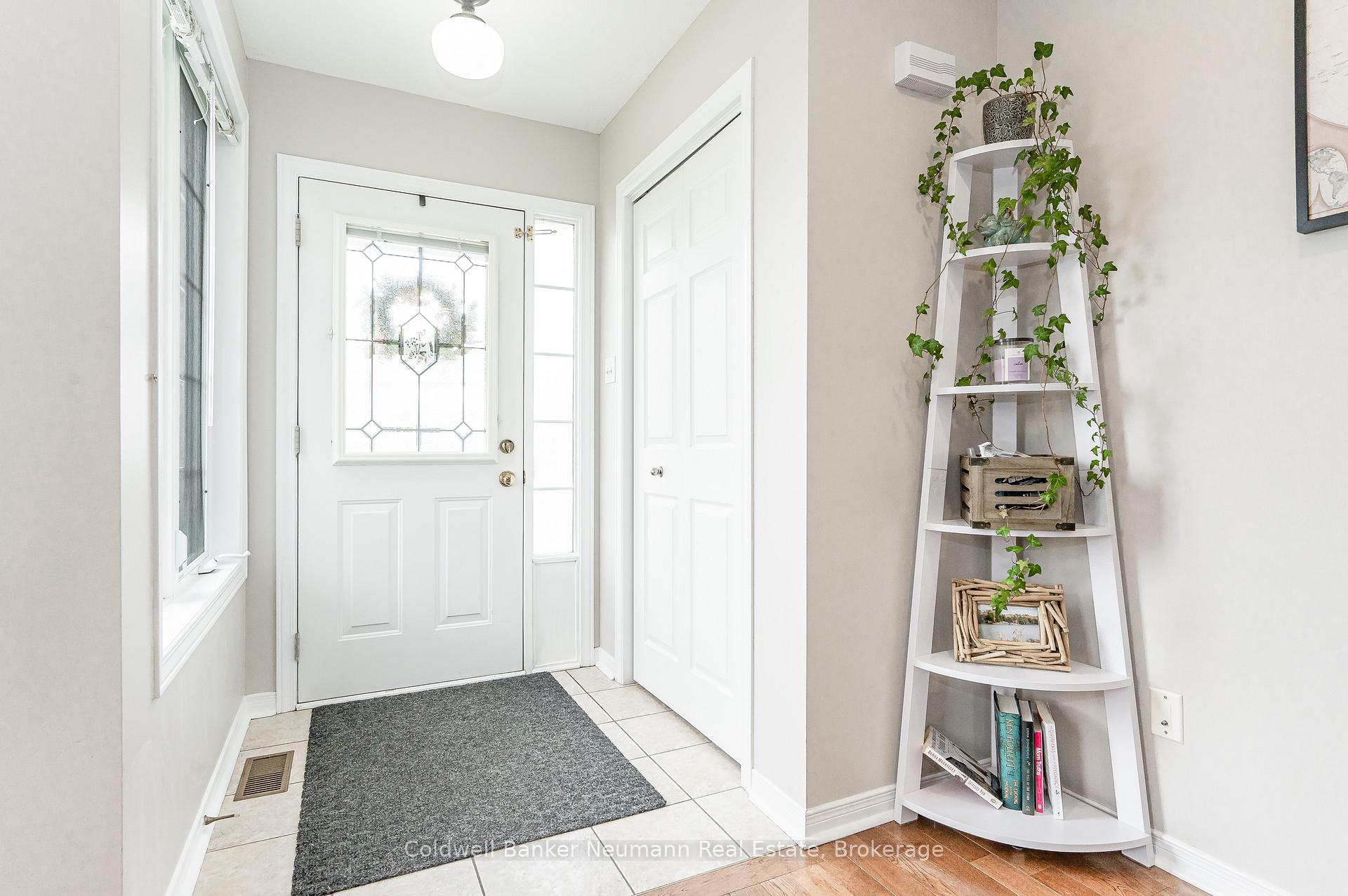 Photo 4 of 116 Doyle Drive, Guelph, Clairfields/Hanlon Business Park — HOMEH