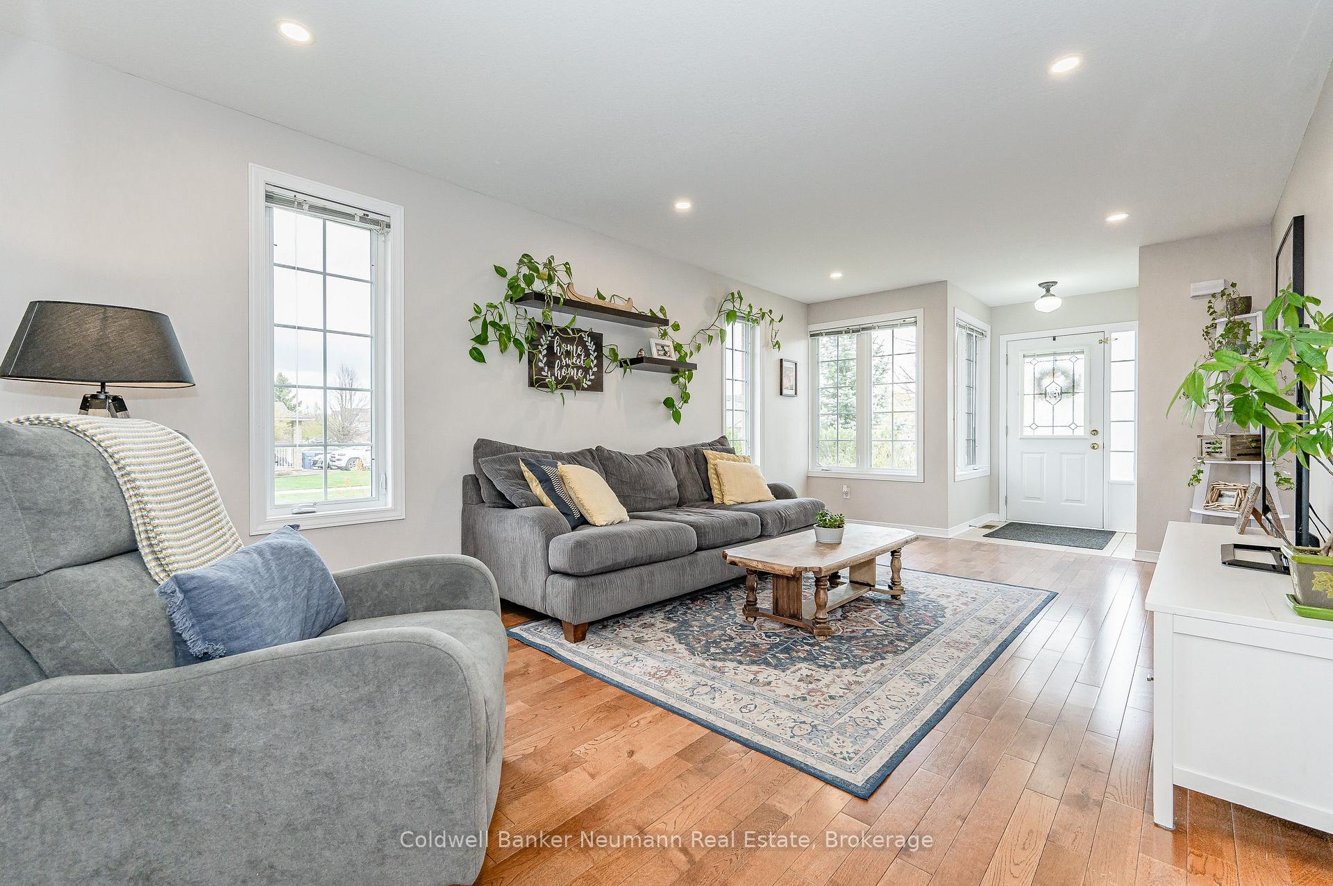 Photo 7 of 116 Doyle Drive, Guelph, Clairfields/Hanlon Business Park — HOMEH