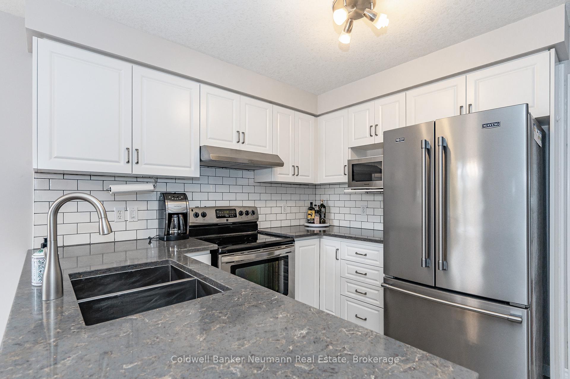 Photo 10 of 116 Doyle Drive, Guelph, Clairfields/Hanlon Business Park — HOMEH