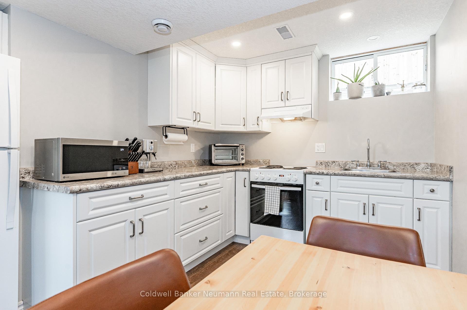 Photo 21 of 116 Doyle Drive, Guelph, Clairfields/Hanlon Business Park — HOMEH