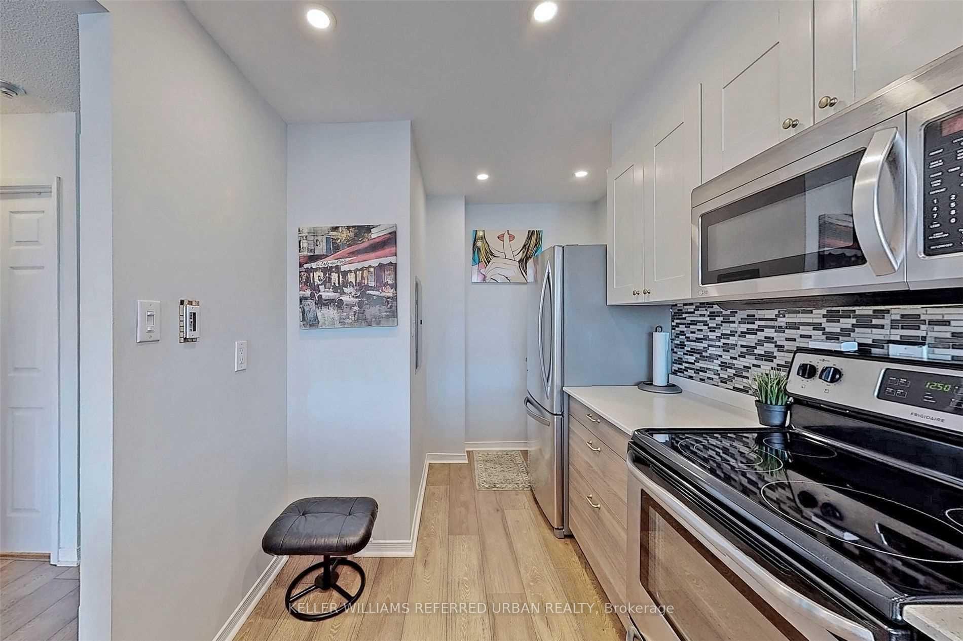 Photo 7 of Unit 420, 309 Major Mackenzie Drive E, Richmond Hill, Harding — HOMEH