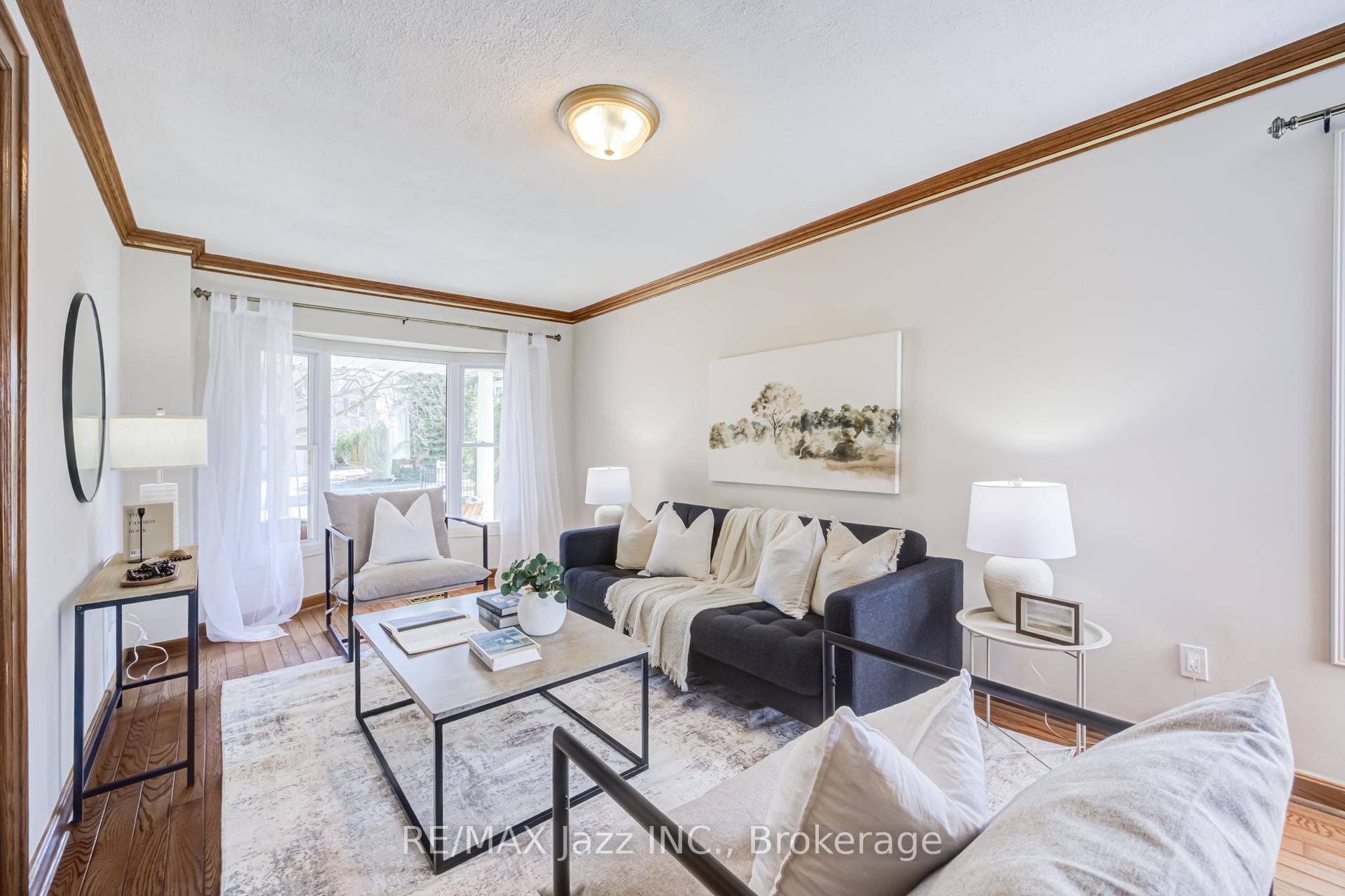 Photo 4 of 2 Coomer Crescent, Ajax, Central — HOMEH