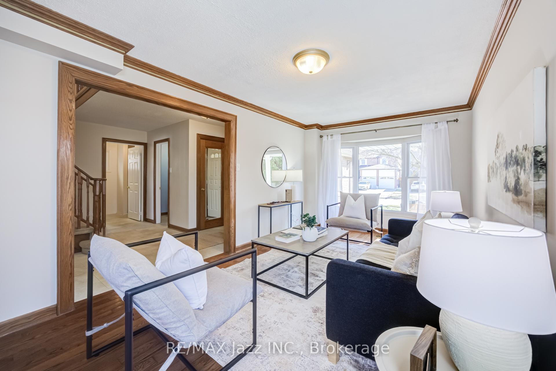 Photo 5 of 2 Coomer Crescent, Ajax, Central — HOMEH
