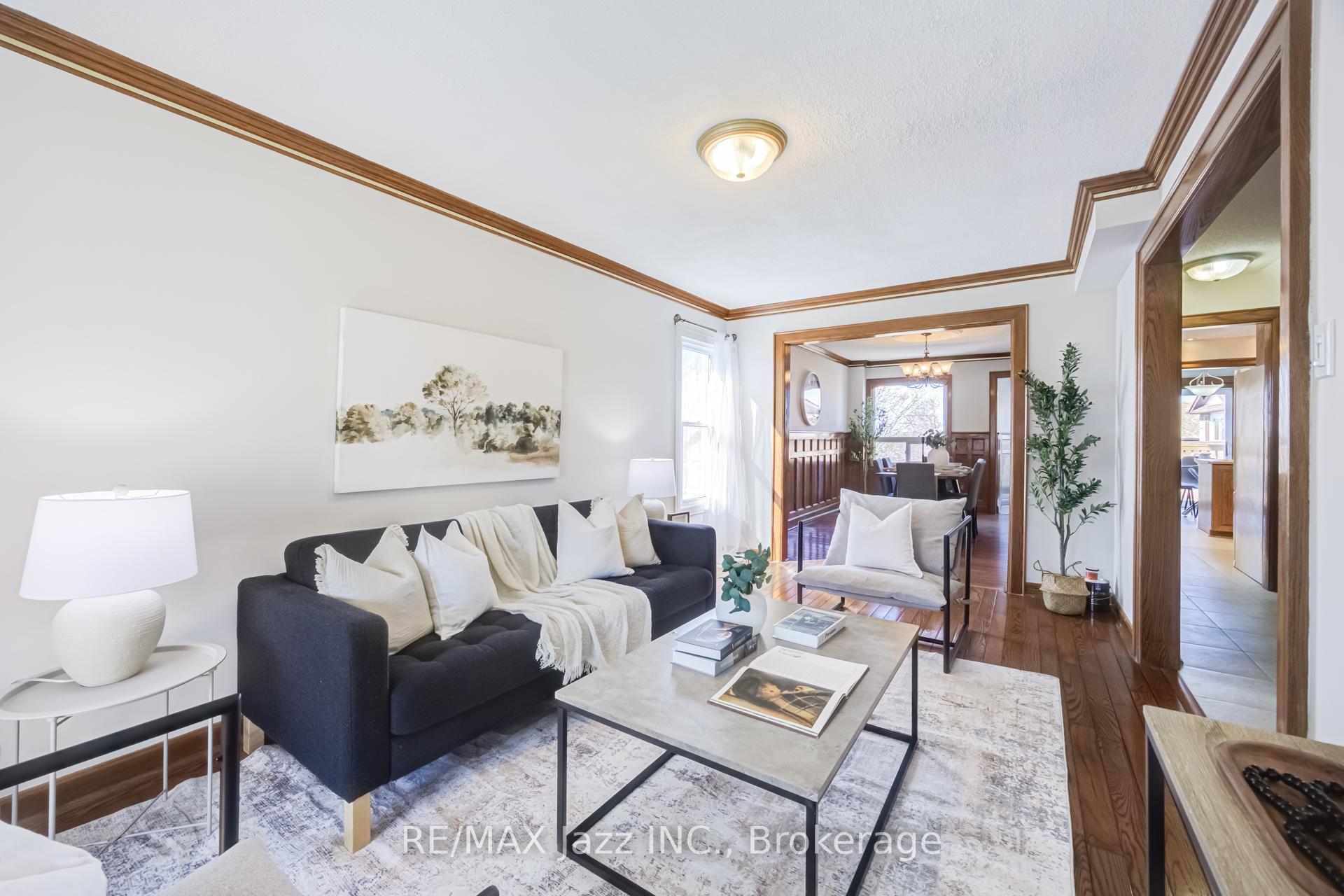 Photo 6 of 2 Coomer Crescent, Ajax, Central — HOMEH