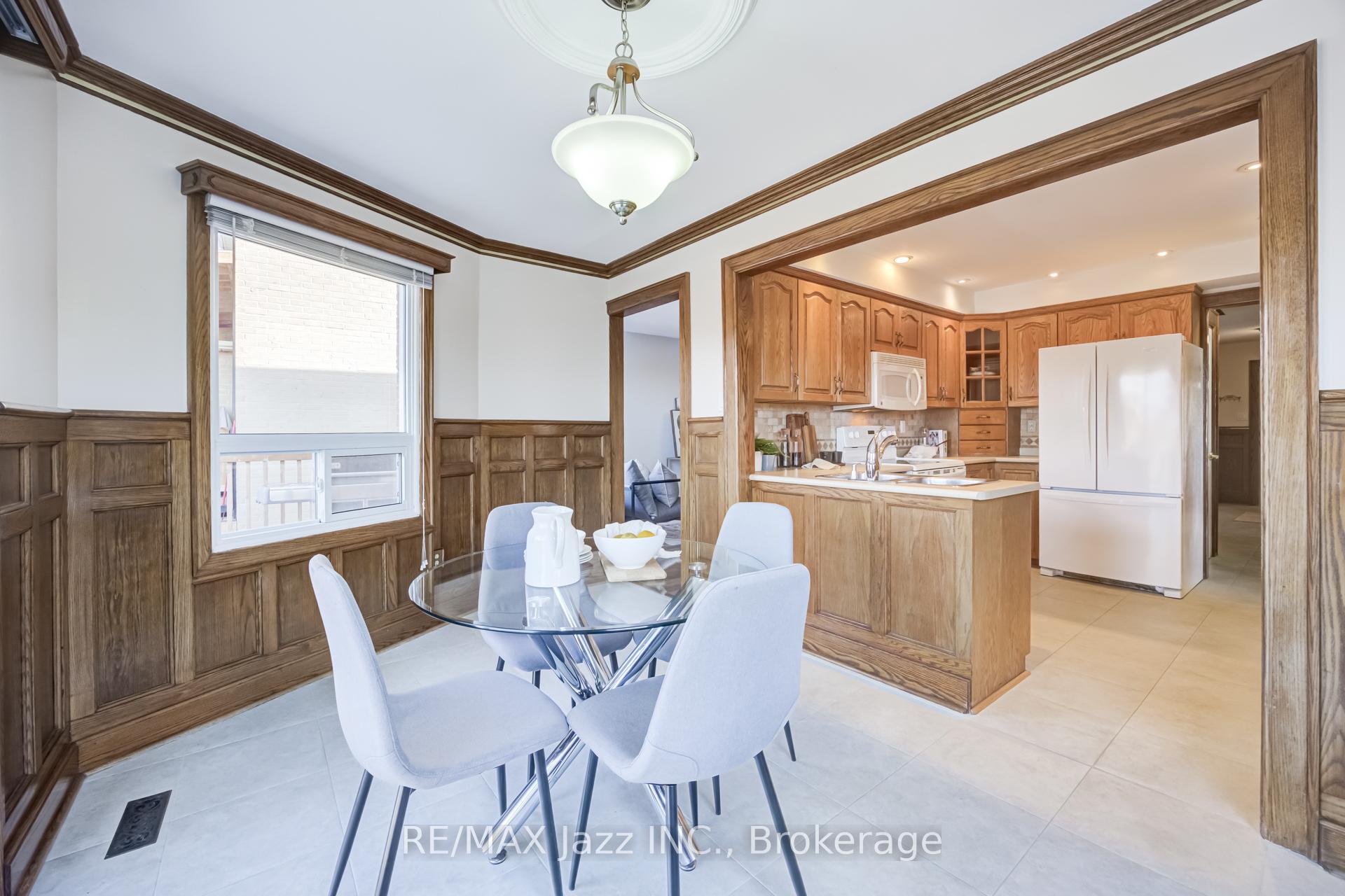 Photo 12 of 2 Coomer Crescent, Ajax, Central — HOMEH