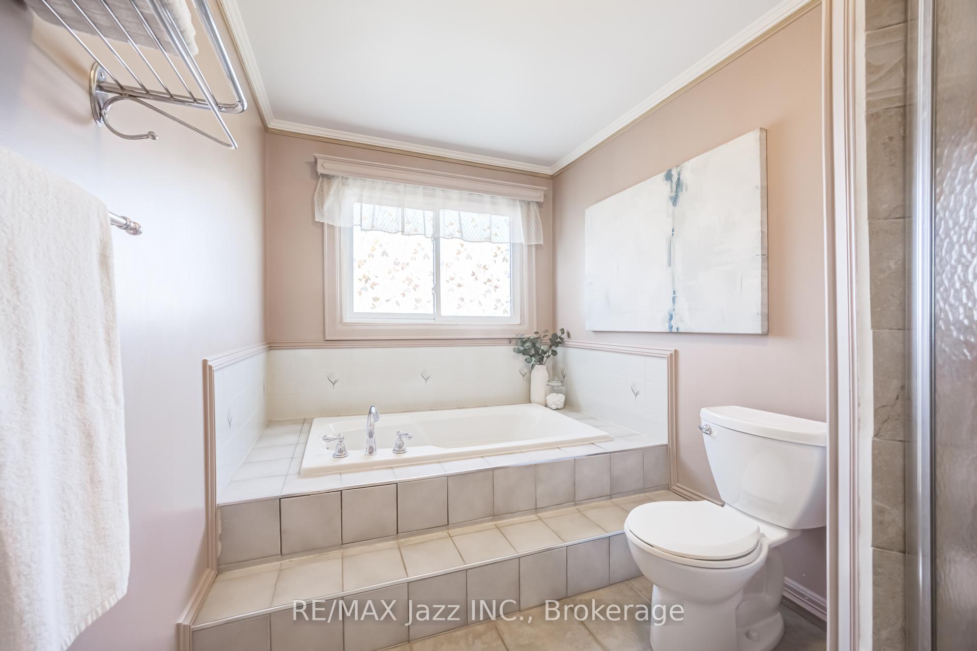 Photo 22 of 2 Coomer Crescent, Ajax, Central — HOMEH