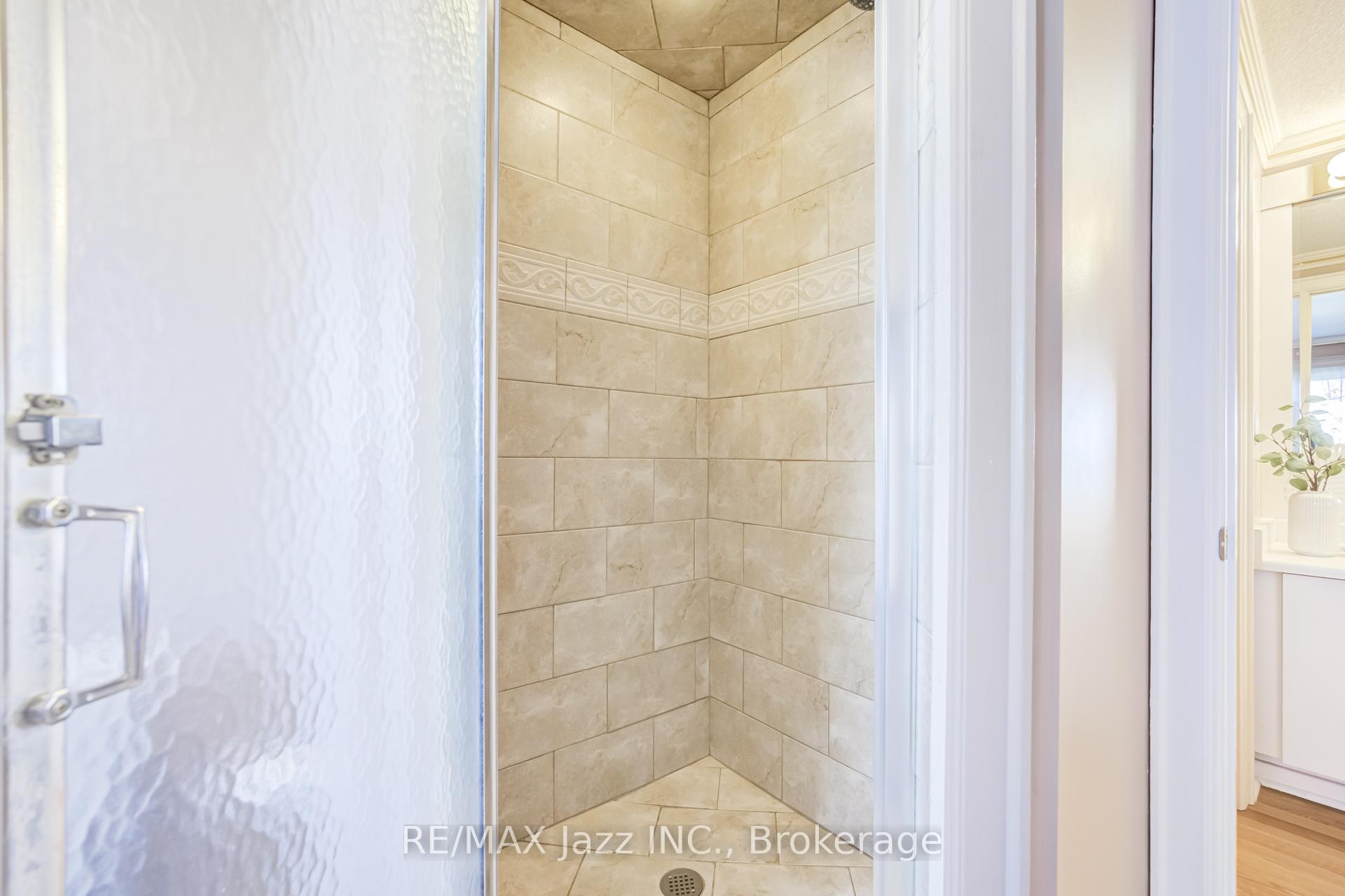 Photo 23 of 2 Coomer Crescent, Ajax, Central — HOMEH