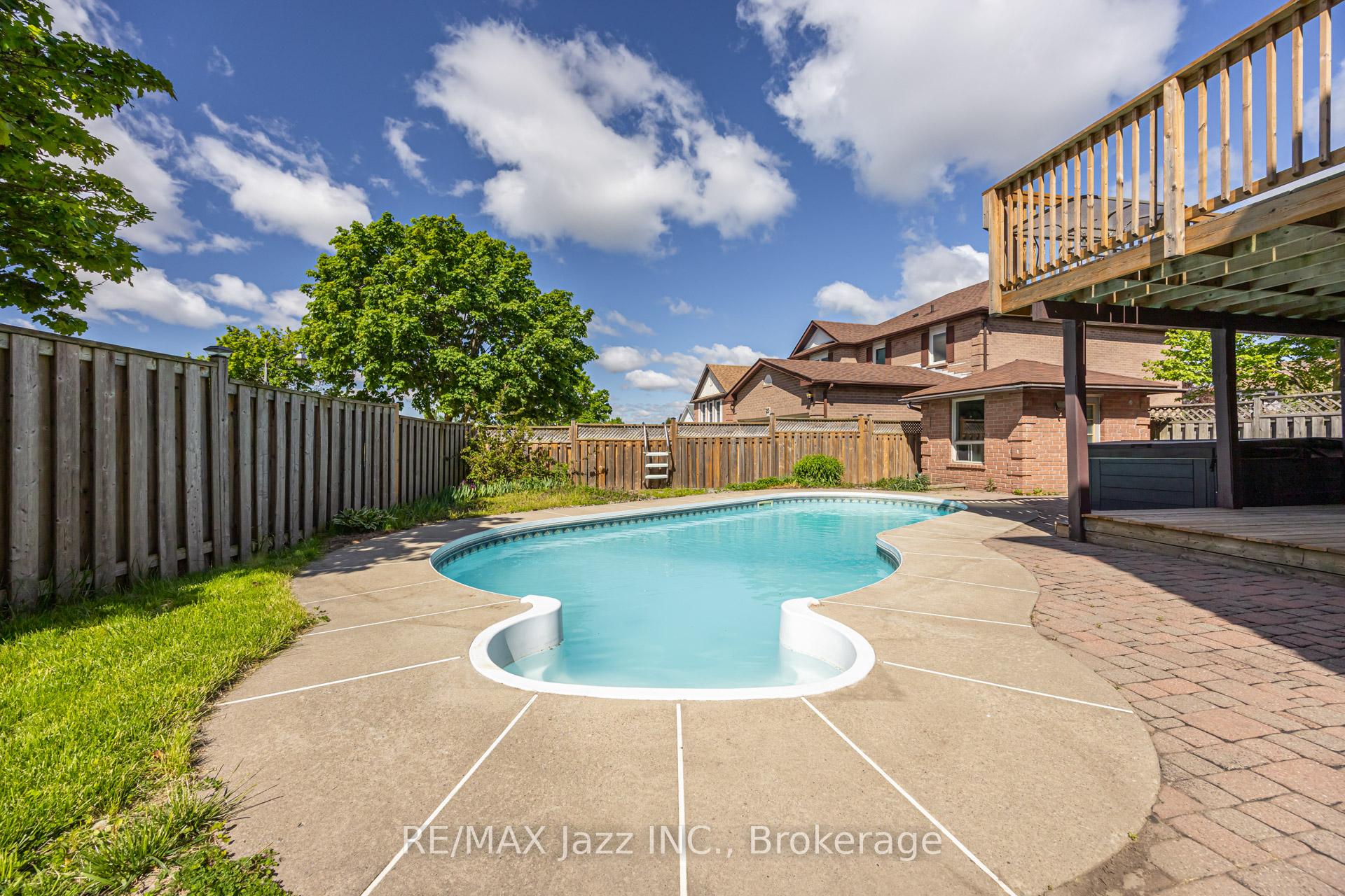 Photo 44 of 2 Coomer Crescent, Ajax, Central — HOMEH