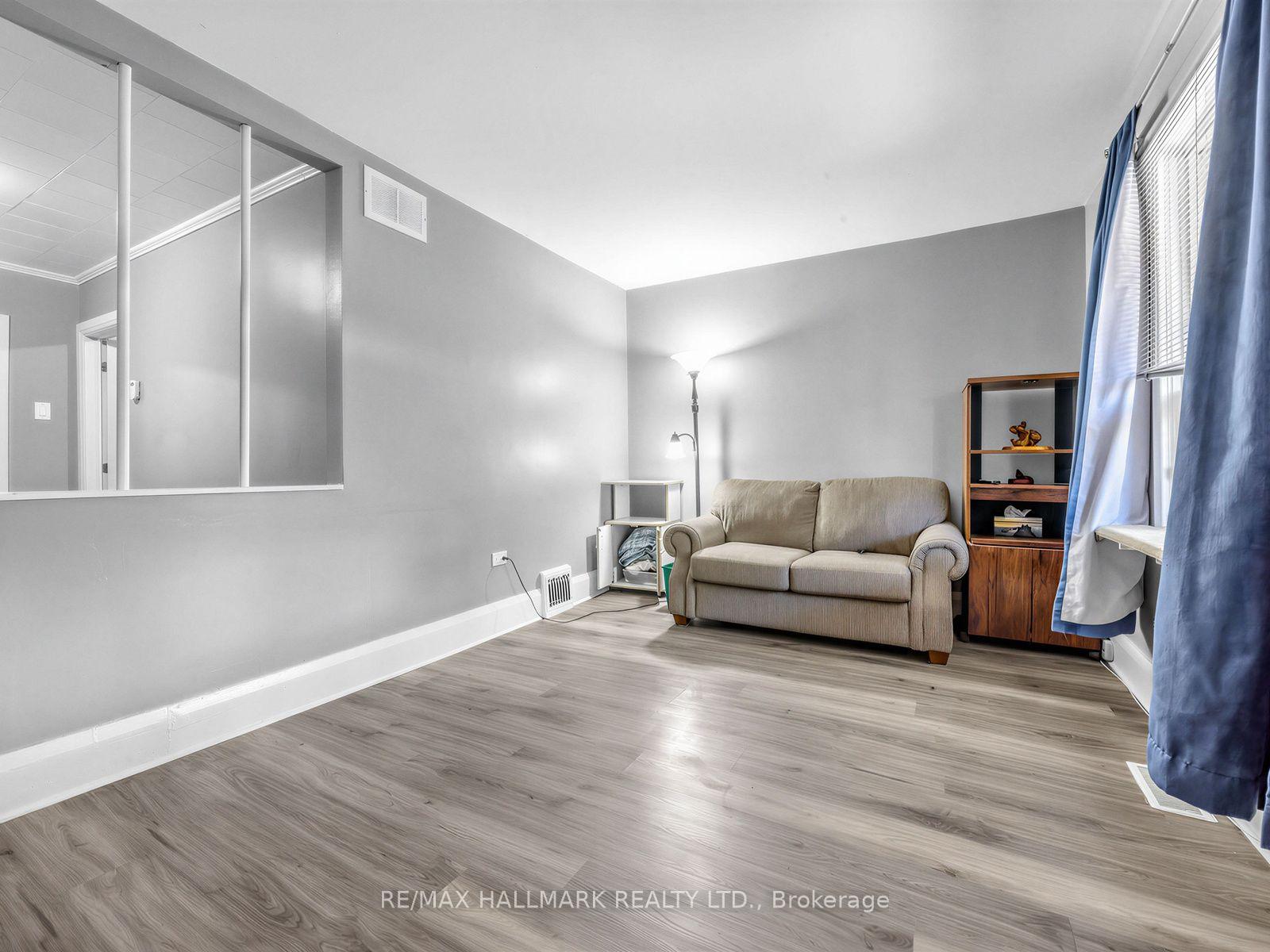 Photo 5 of 201 Linsmore Crescent, Toronto, Danforth Village-East York — HOMEH