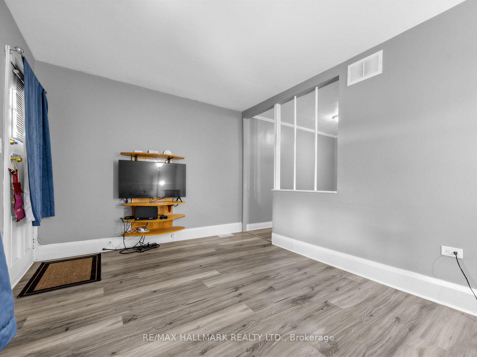 Photo 6 of 201 Linsmore Crescent, Toronto, Danforth Village-East York — HOMEH