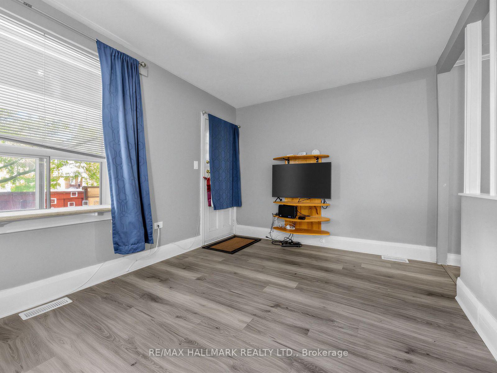 Photo 7 of 201 Linsmore Crescent, Toronto, Danforth Village-East York — HOMEH
