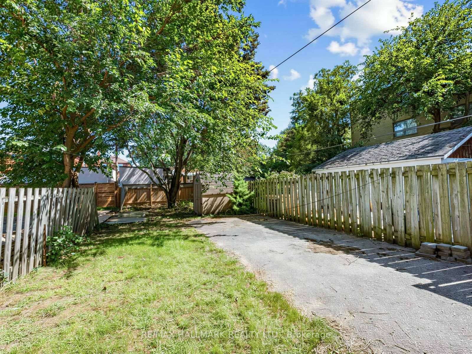 Photo 23 of 201 Linsmore Crescent, Toronto, Danforth Village-East York — HOMEH