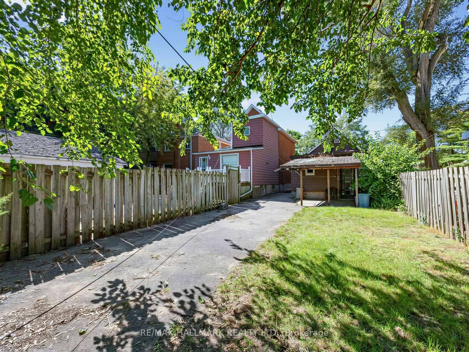 Photo 24 of 201 Linsmore Crescent, Toronto, Danforth Village-East York — HOMEH