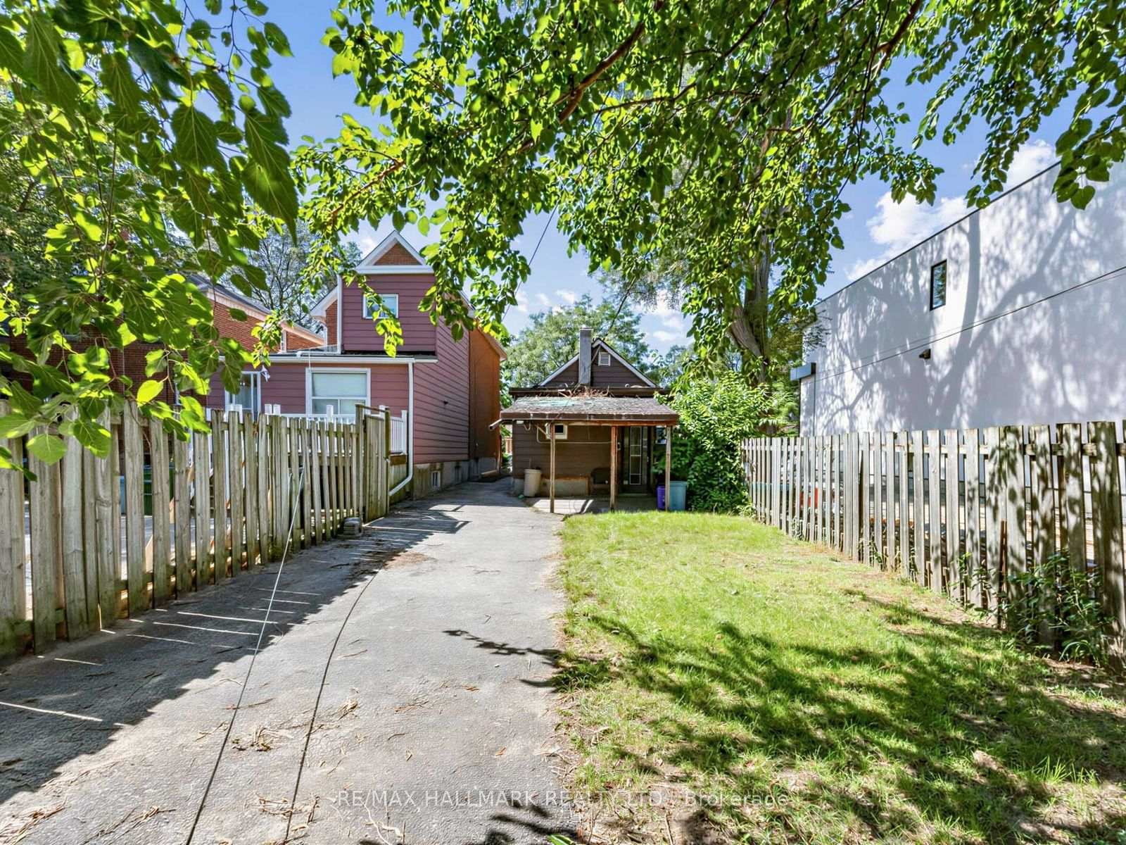 Photo 25 of 201 Linsmore Crescent, Toronto, Danforth Village-East York — HOMEH