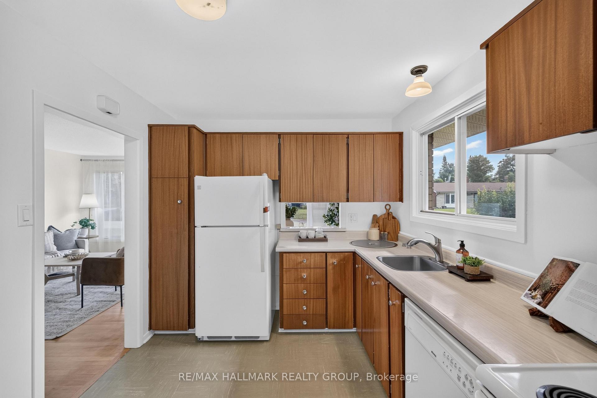 Photo 9 of 3051 Cowan Crescent, Ottawa, Riverside Park South — HOMEH