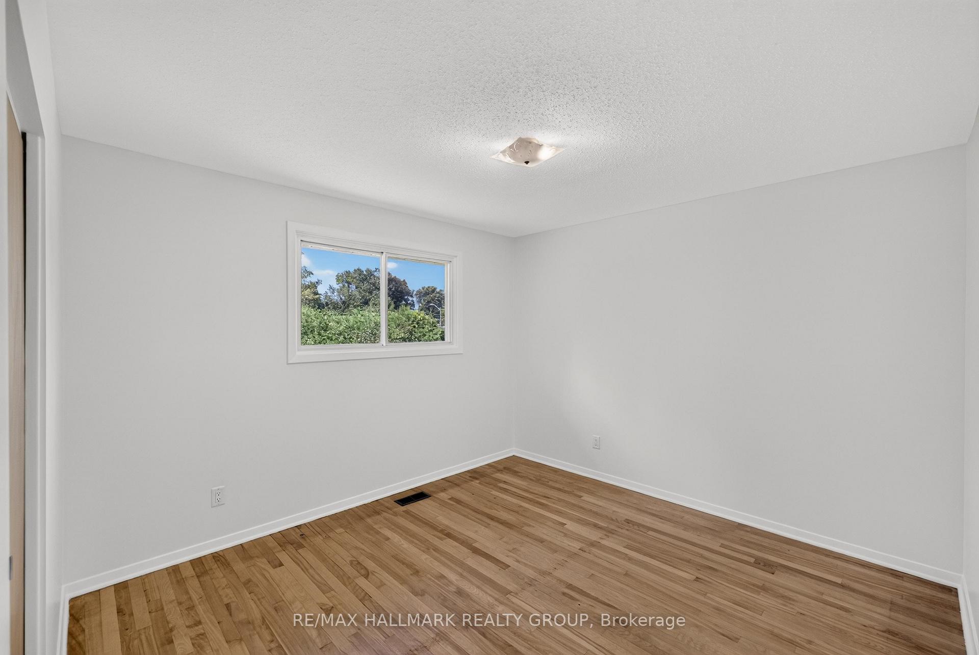 Photo 13 of 3051 Cowan Crescent, Ottawa, Riverside Park South — HOMEH