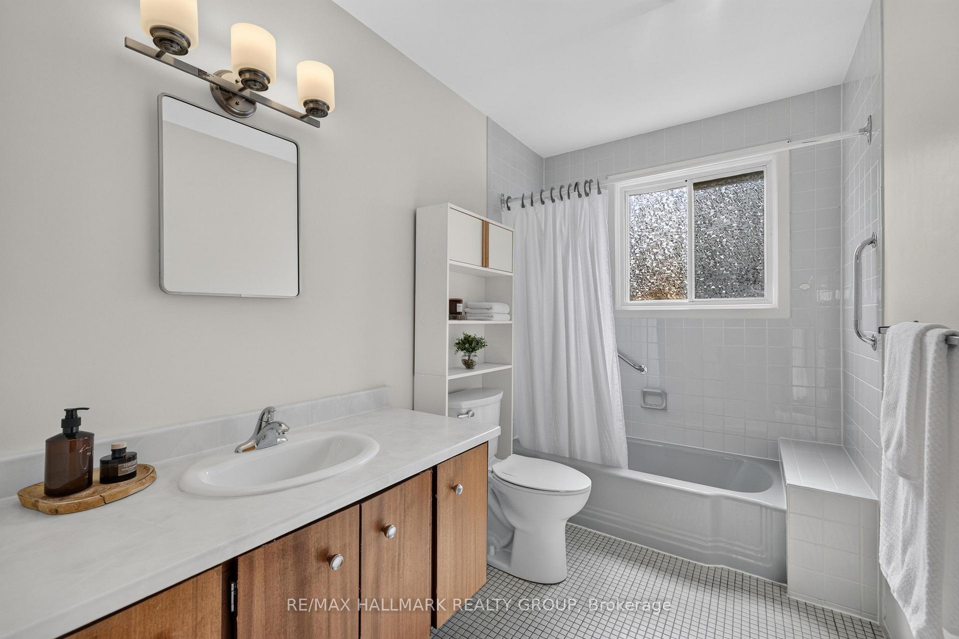 Photo 17 of 3051 Cowan Crescent, Ottawa, Riverside Park South — HOMEH