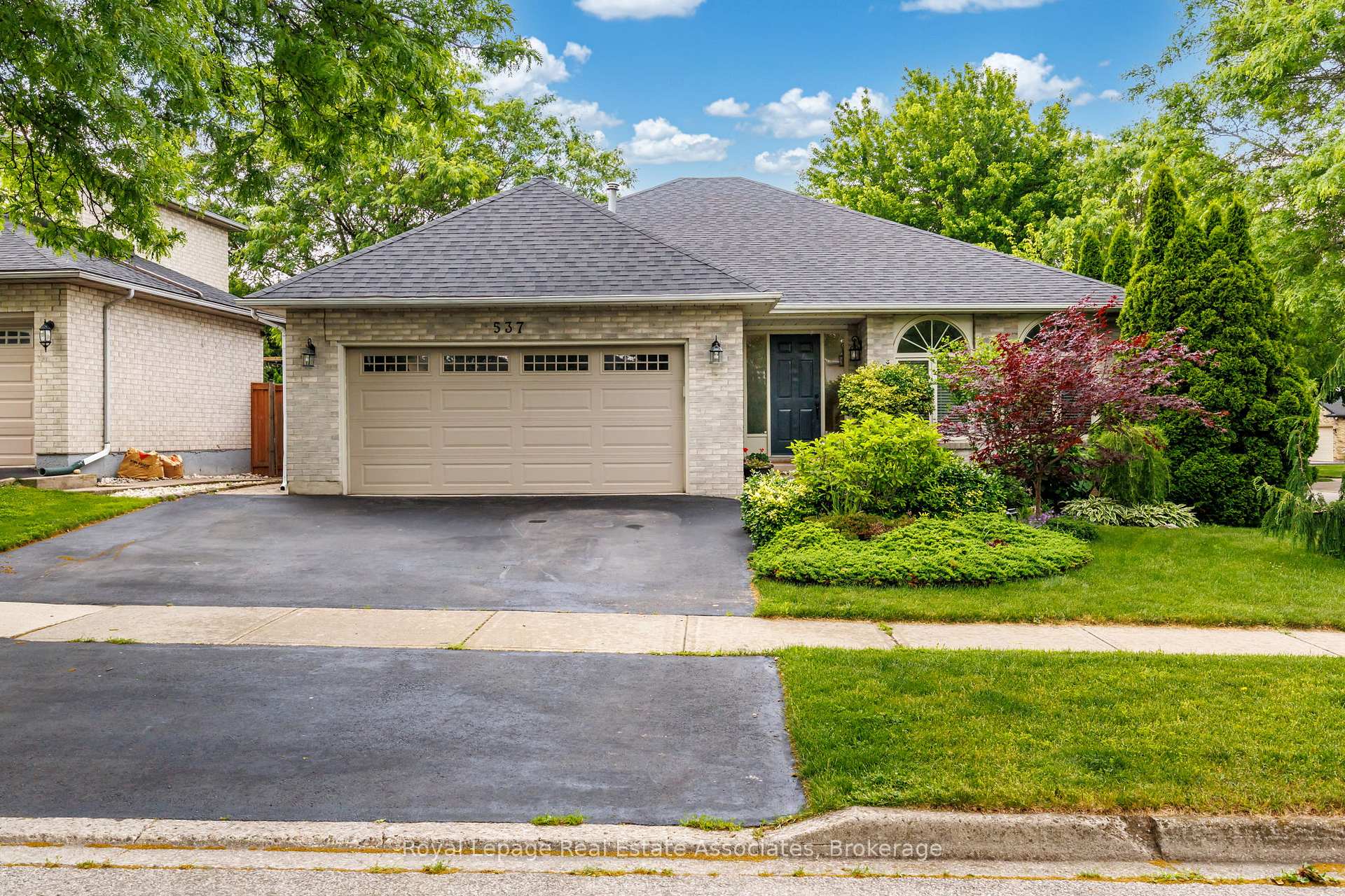 Photo 1 of 537 Mathewman Crescent, Burlington, Appleby — HOMEH
