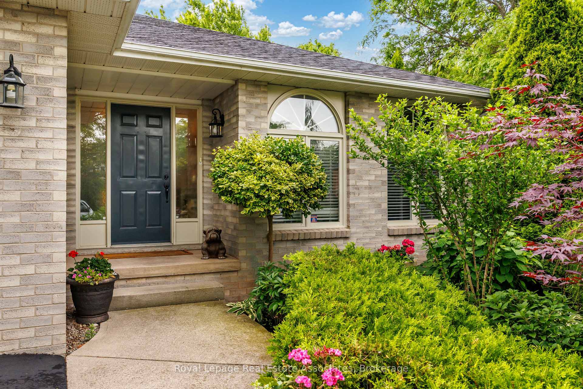 Photo 2 of 537 Mathewman Crescent, Burlington, Appleby — HOMEH