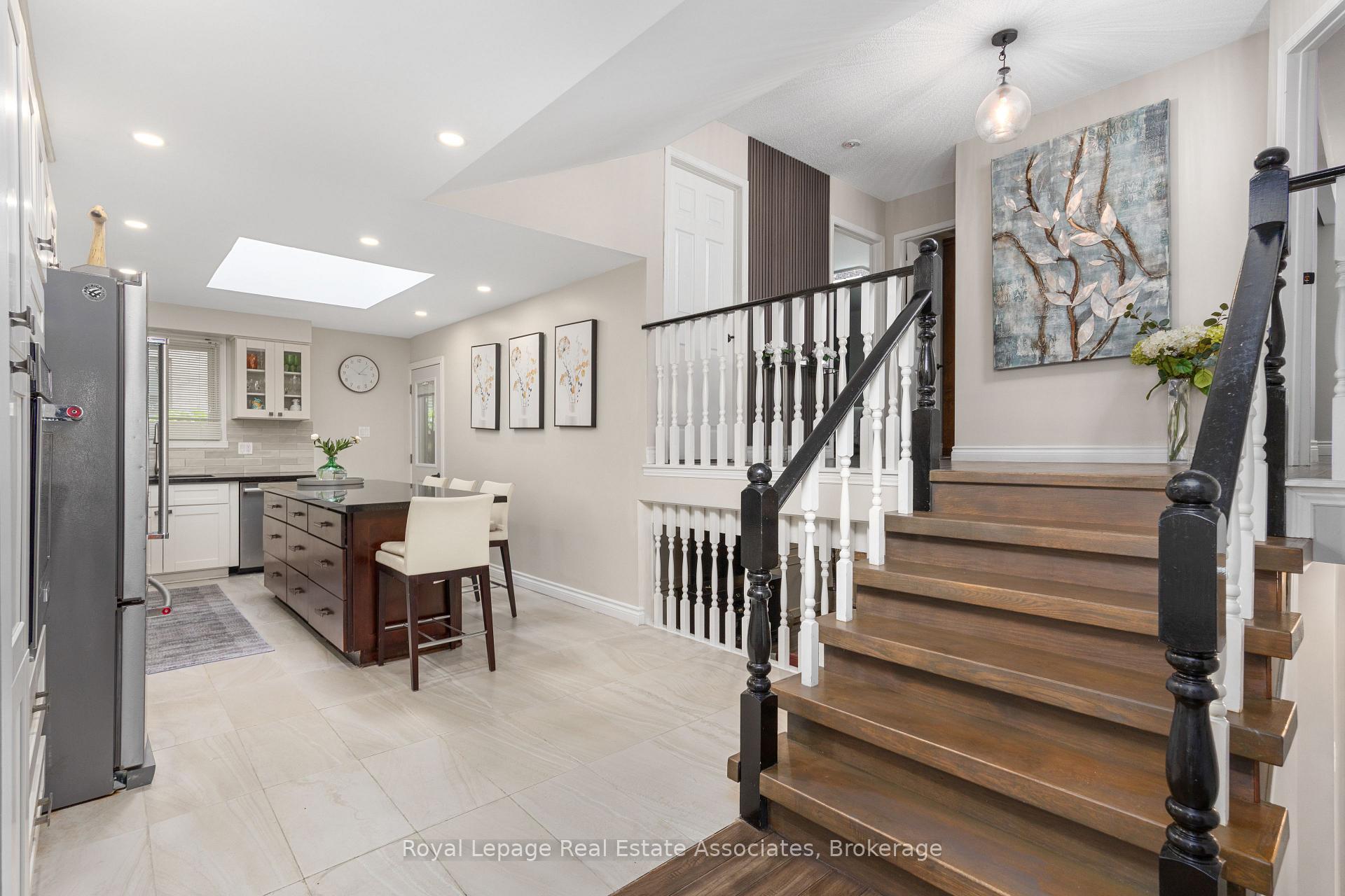 Photo 8 of 537 Mathewman Crescent, Burlington, Appleby — HOMEH