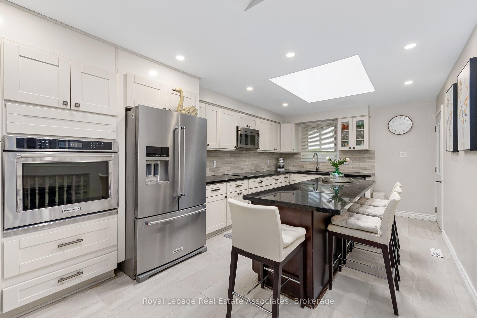 Photo 9 of 537 Mathewman Crescent, Burlington, Appleby — HOMEH