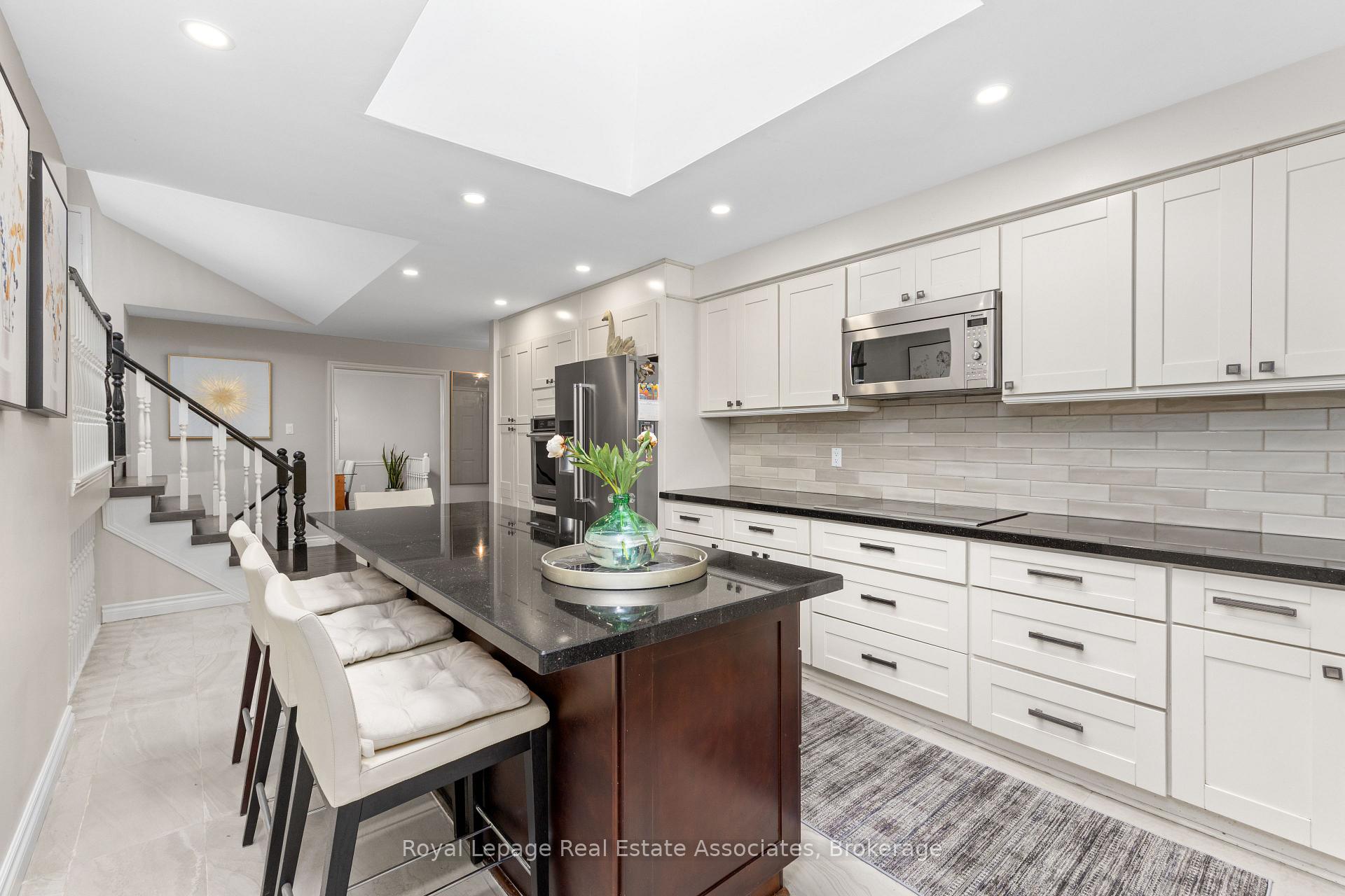 Photo 11 of 537 Mathewman Crescent, Burlington, Appleby — HOMEH