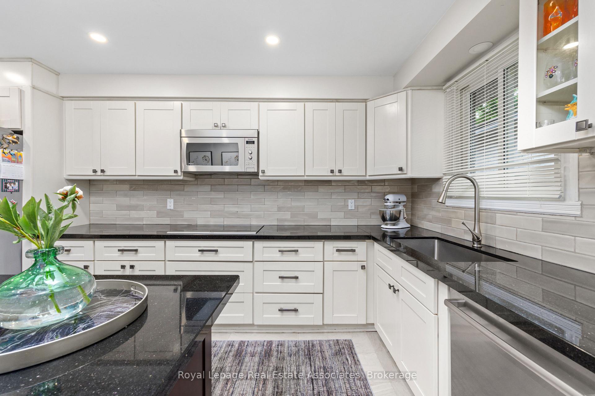 Photo 12 of 537 Mathewman Crescent, Burlington, Appleby — HOMEH