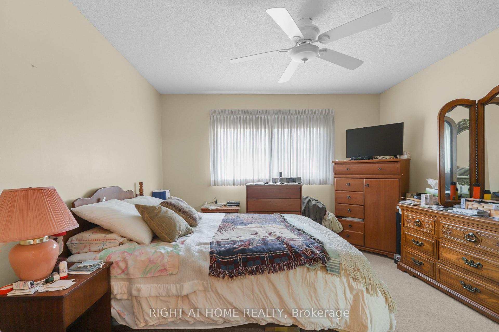 Photo 14 of Unit 12, 215 North Centre Road, London, North B — HOMEH
