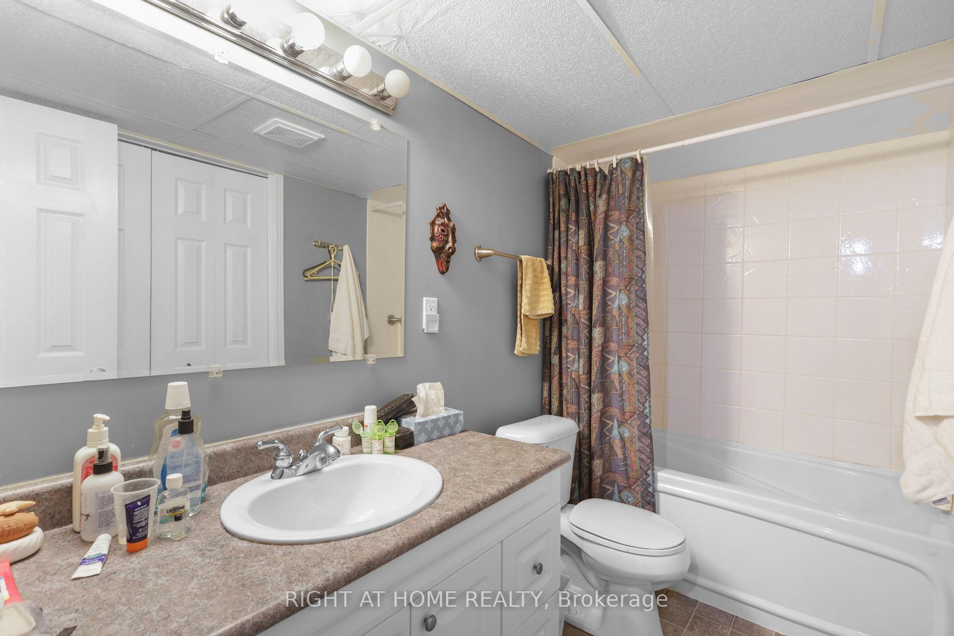 Photo 24 of Unit 12, 215 North Centre Road, London, North B — HOMEH
