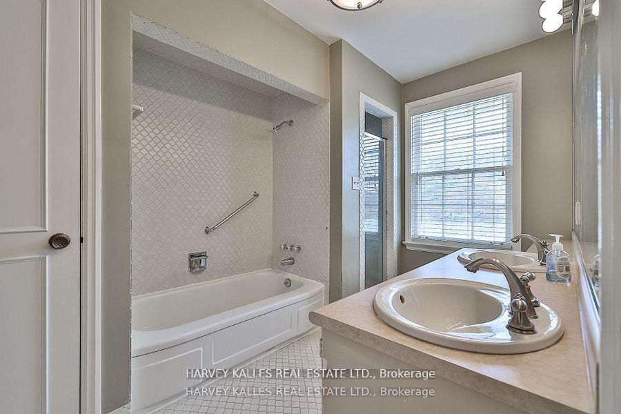 Photo 21 of 38 Fifeshire Road, North York, St. Andrew-Windfields — HOMEH