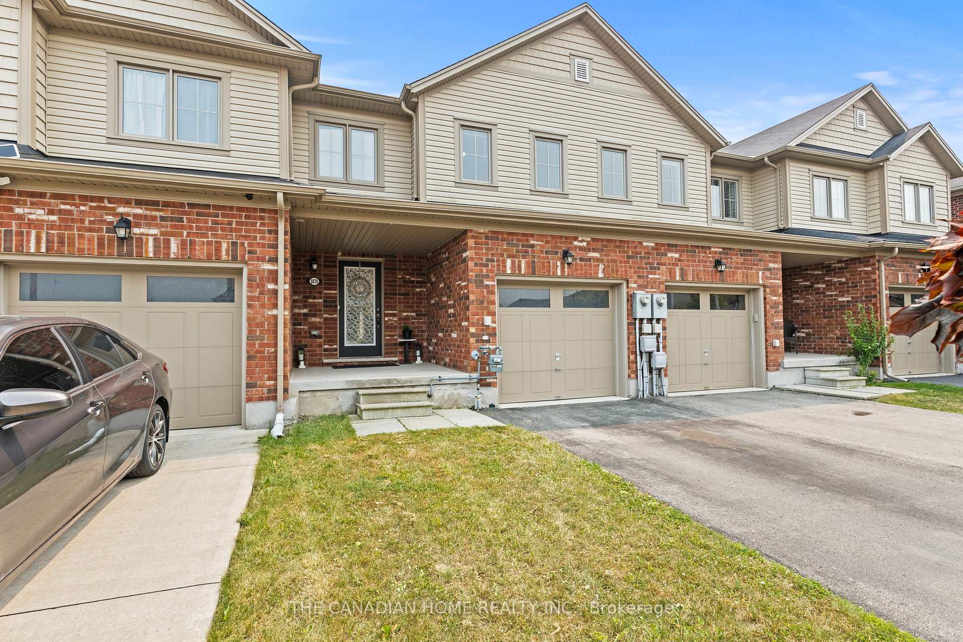Photo 2 of 8470 Hickory Lane N, Niagara Falls, Brown — HOMEH