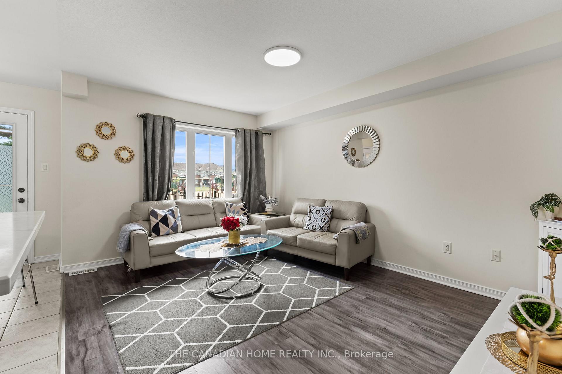 Photo 8 of 8470 Hickory Lane N, Niagara Falls, Brown — HOMEH