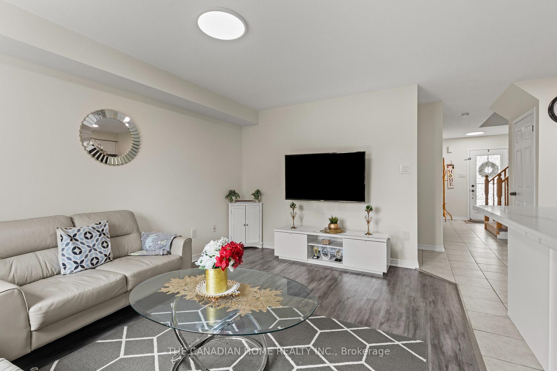 Photo 10 of 8470 Hickory Lane N, Niagara Falls, Brown — HOMEH