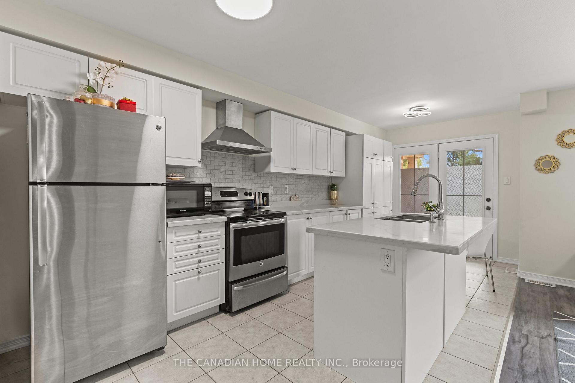 Photo 11 of 8470 Hickory Lane N, Niagara Falls, Brown — HOMEH